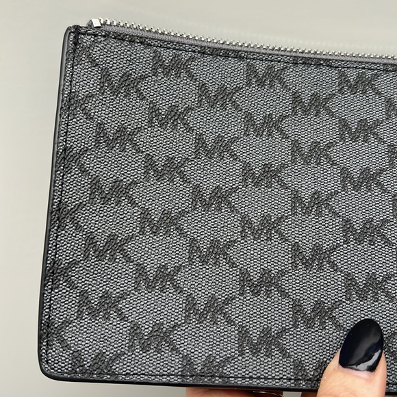 Authentic MK Fanny Pack. 41in long belt - Picture 11 of 12